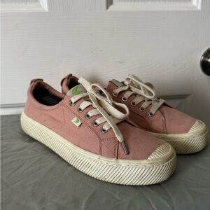 Sustainable Style: Cariuma OCA Low in Baby Pink
